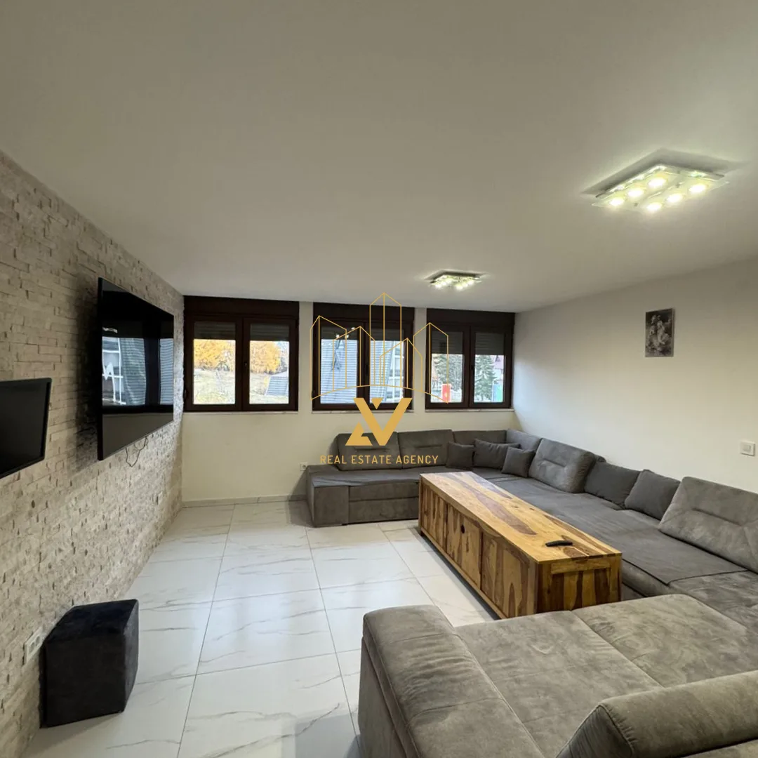 Trosoban-namjesten-stan-82-m²-–-Zabljak-1 Trosoban stan 82 m² – Žabljak — fotografija 2