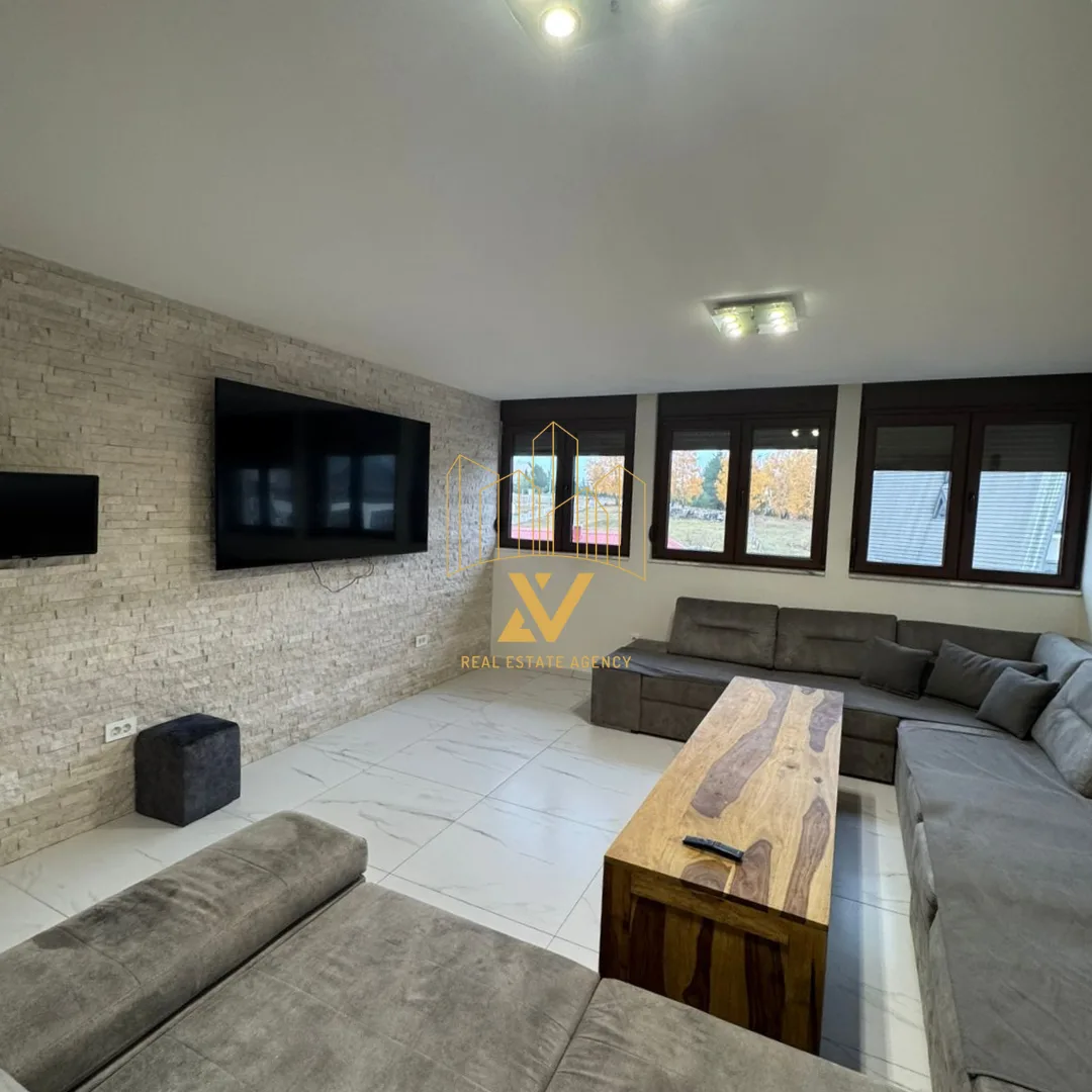 Trosoban-namjesten-stan-82-m²-–-Zabljak-2 Trosoban stan 82 m² – Žabljak — fotografija 3