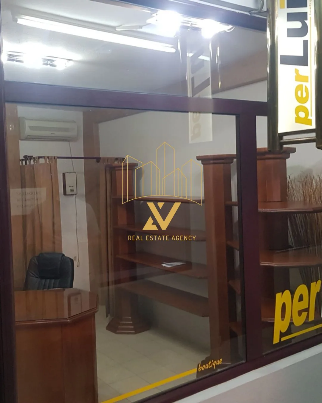 Namjesten-poslovni-prostor-15-m²-Centar-–-Niksic-2 Izdavanje: Poslovni prostor 15 m² – Centar, Nikšić — fotografija 3