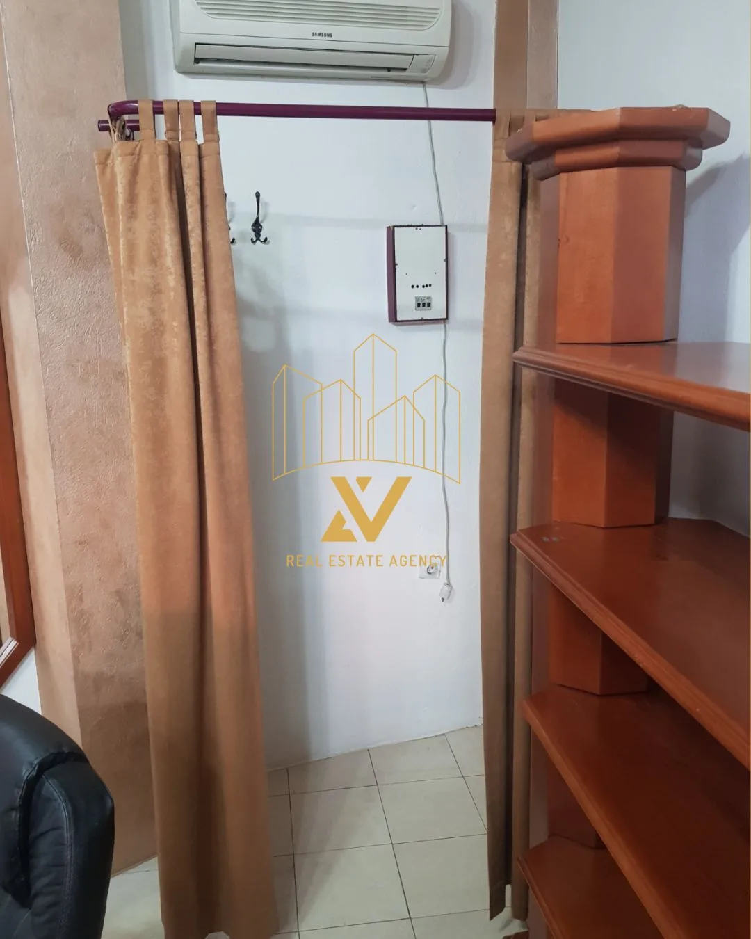 Namjesten-poslovni-prostor-15-m²-Centar-–-Niksic-4 Izdavanje: Poslovni prostor 15 m² – Centar, Nikšić — fotografija 5