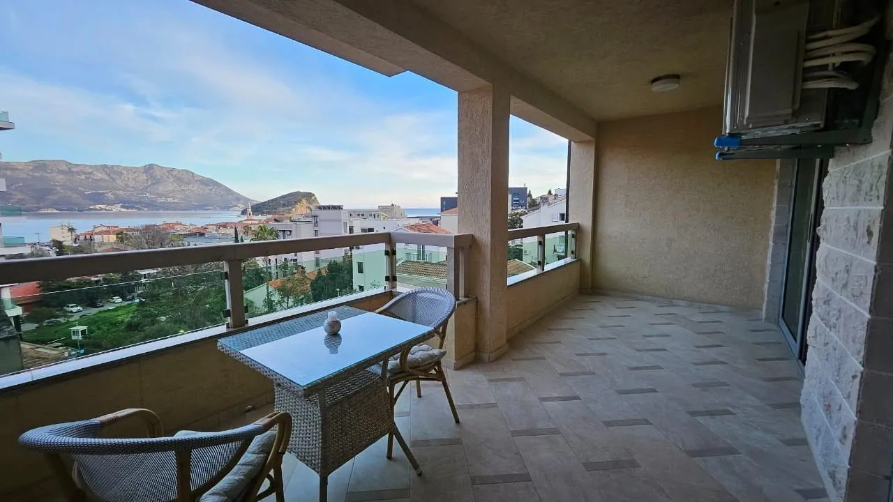 Dvosoban-stan-sa-pogledom-na-more-Centar-Budva-2 Dvosoban stan 61 m² – Centar, Budva — fotografija 3