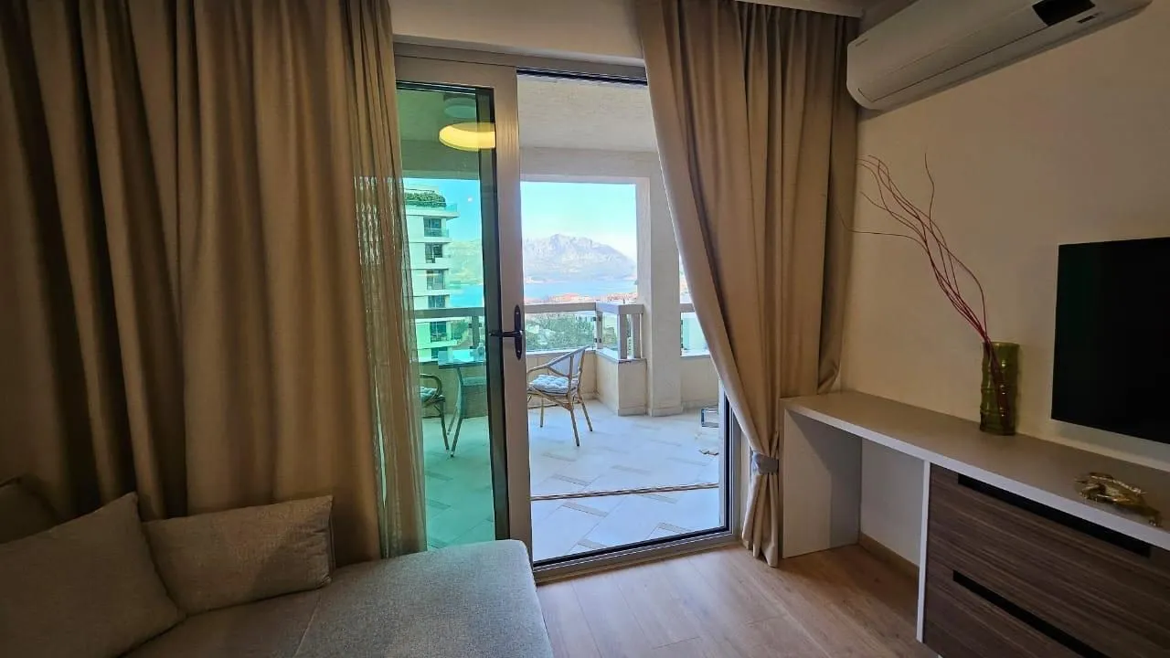 Dvosoban-stan-sa-pogledom-na-more-Centar-Budva-10 Dvosoban stan 61 m² – Centar, Budva — fotografija 11