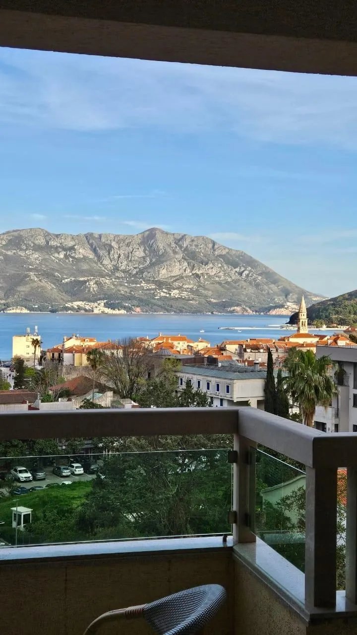 Dvosoban-stan-sa-pogledom-na-more-Centar-Budva-11 Dvosoban stan 61 m² – Centar, Budva — fotografija 12