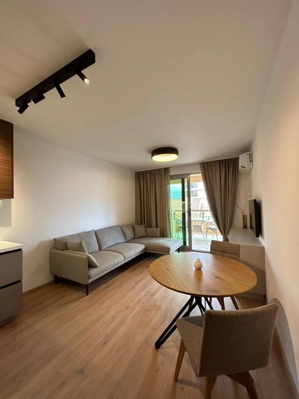 Dvosoban-stan-sa-pogledom-na-more-Centar-Budva-16 Dvosoban stan 61 m² – Centar, Budva — fotografija 17