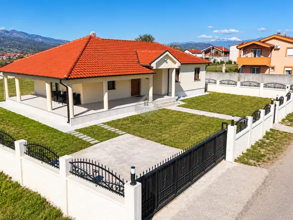 Porodična kuća 200 m² na placu 1.300 m²