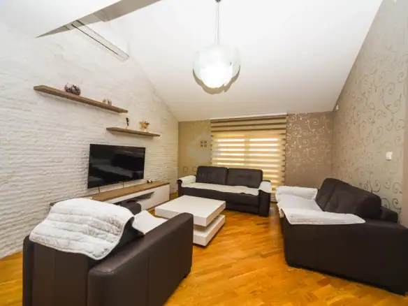 Dvosoban dupleks stan 75 m²