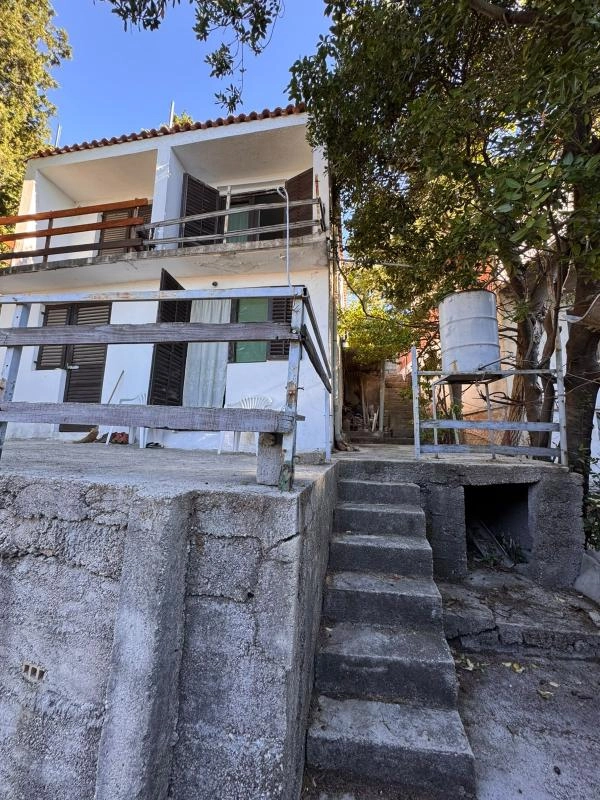Polovina kuće u naselju Zeleni pojas