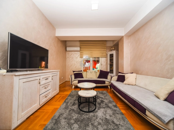 Trosoban stan 93 m² + 2 parkinga