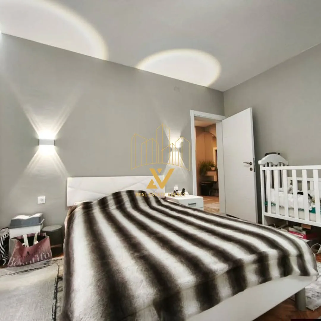Prostrana-kuca-na-prodaju-–-Podgorica-308-m²-plac-1.100-m²-5 Kuća 308 m² – Vranići, Podgorica — fotografija 6