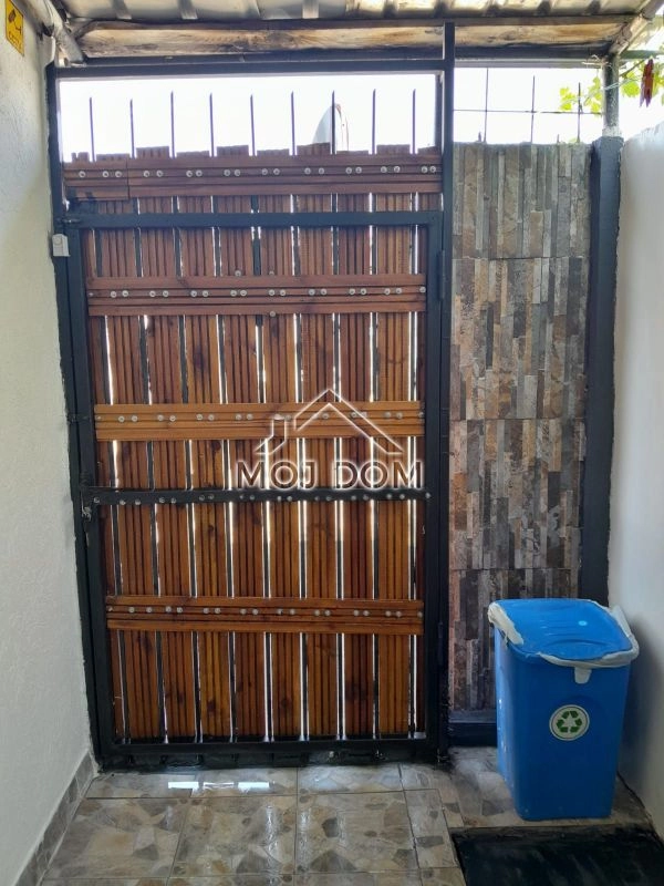 Trosoban-stan-sa-bastom-u-naselju-Konik-Podgorica-1 Trosoban stan 48 m² – Konik, Podgorica — fotografija 2