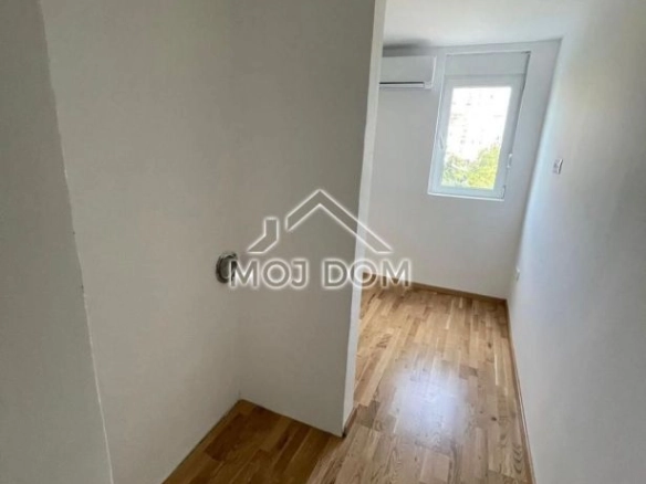 Trosoban stan 93 m² – Blok 5, Podgorica — fotografija 5