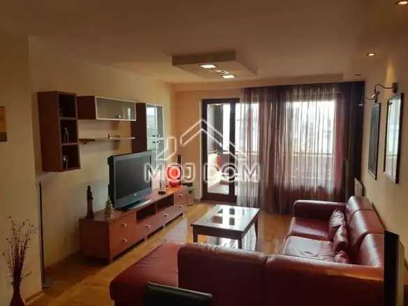 Dvosoban stan sa garažom u Centru