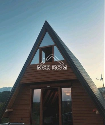 Kuća na placu od 206 m²
