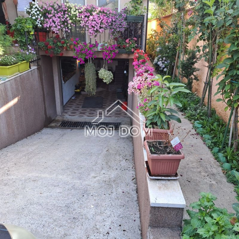 Porodicna-kuca-u-Donjoj-Gorici-Podgorica-6 Kuća 240 m² – Donja Gorica, Podgorica — fotografija 7