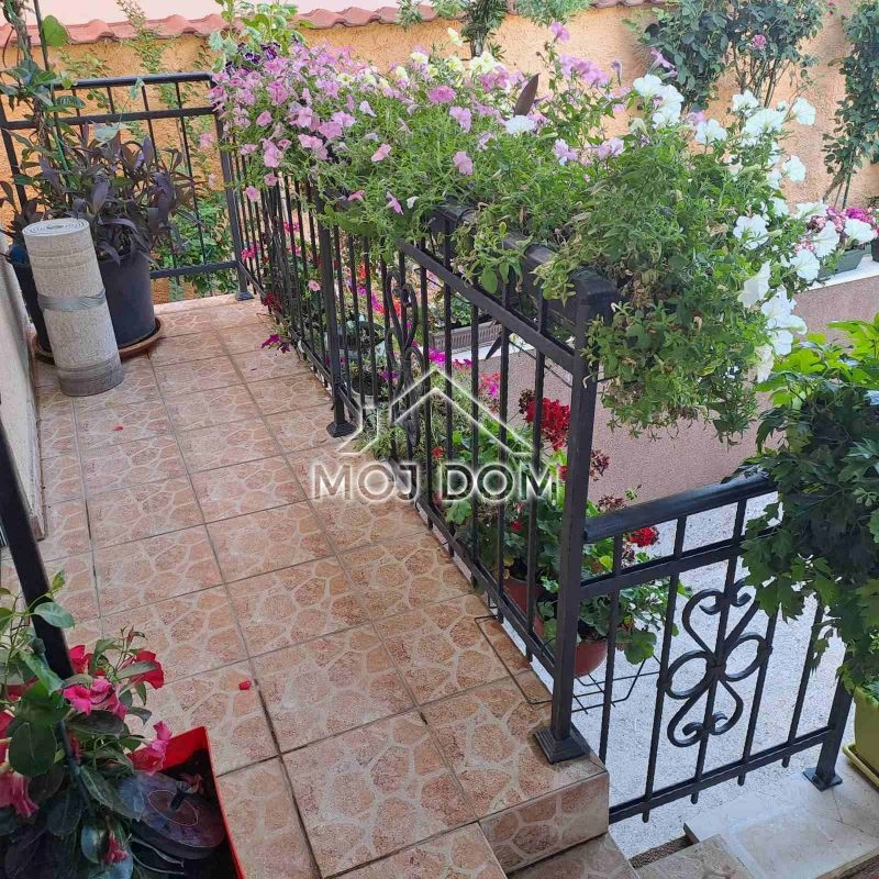 Porodicna-kuca-u-Donjoj-Gorici-Podgorica-9 Kuća 240 m² – Donja Gorica, Podgorica — fotografija 10
