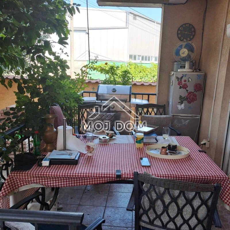 Porodicna-kuca-u-Donjoj-Gorici-Podgorica-10 Kuća 240 m² – Donja Gorica, Podgorica — fotografija 11