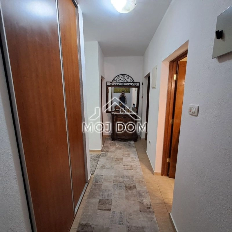 Porodicna-kuca-u-Donjoj-Gorici-Podgorica-11 Kuća 240 m² – Donja Gorica, Podgorica — fotografija 12