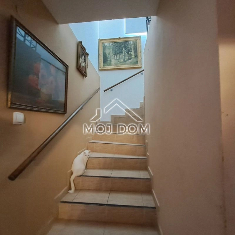 Porodicna-kuca-u-Donjoj-Gorici-Podgorica-18 Kuća 240 m² – Donja Gorica, Podgorica — fotografija 19