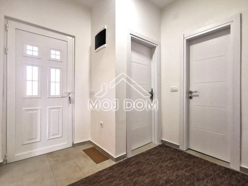 Kuca-74-m²-na-placu-od-540-m²-Tolosi-Podgorica-1 Kuća 74 m² – Tološi, Podgorica — fotografija 2