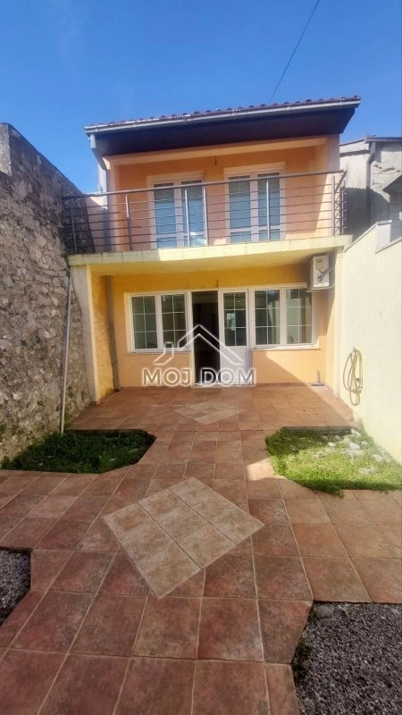 Renovirana-kuca-sa-dvoristem-u-Staroj-Varosi-Podgorica Renovirana kuća sa dvorištem u Staroj Varoši