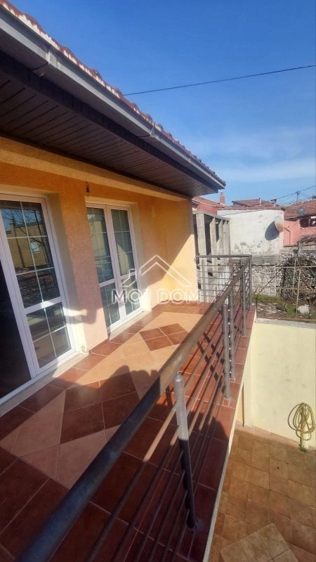 Renovirana-kuca-sa-dvoristem-u-Staroj-Varosi-Podgorica-1 Kuća 100 m² – Stara Varoš, Podgorica — fotografija 2