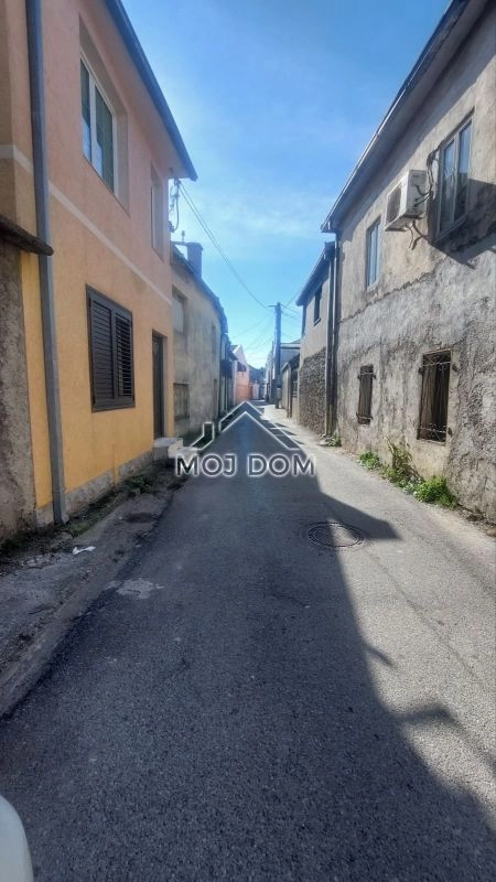 Renovirana-kuca-sa-dvoristem-u-Staroj-Varosi-Podgorica-4 Kuća 100 m² – Stara Varoš, Podgorica — fotografija 5
