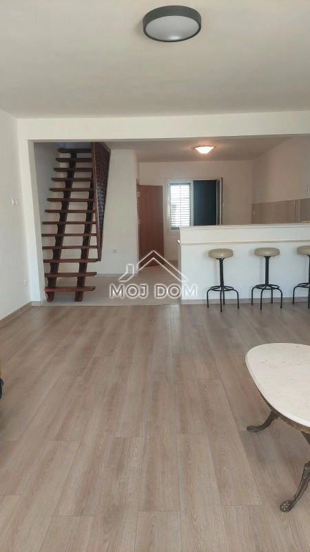 Renovirana-kuca-sa-dvoristem-u-Staroj-Varosi-Podgorica-6 Kuća 100 m² – Stara Varoš, Podgorica — fotografija 7