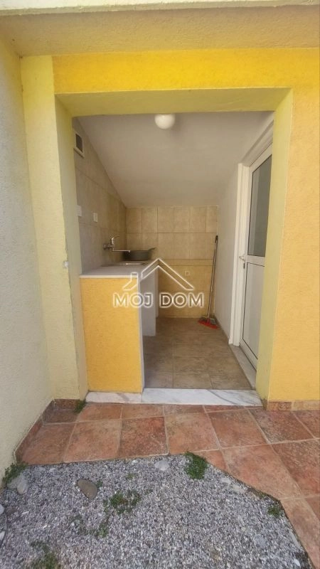 Renovirana-kuca-sa-dvoristem-u-Staroj-Varosi-Podgorica-8 Kuća 100 m² – Stara Varoš, Podgorica — fotografija 9