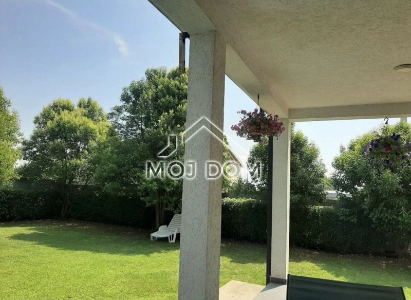 Kuca-sa-terasama-i-placom-u-Kokotima-Podgorica-1 Kuća 260 m² – Kokoti, Podgorica — fotografija 2