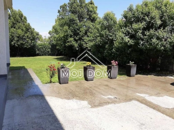 Kuća 260 m² – Kokoti, Podgorica — fotografija 3