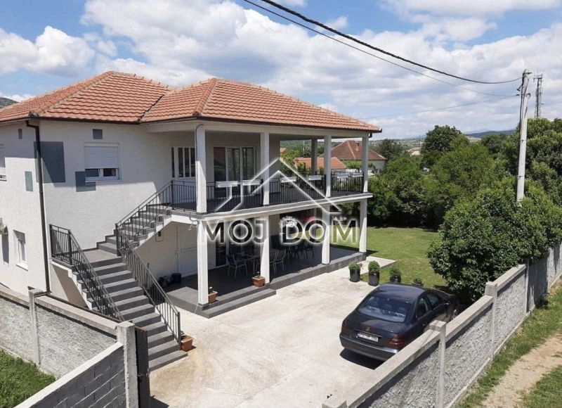 Kuca-sa-terasama-i-placom-u-Kokotima-Podgorica-3 Kuća 260 m² – Kokoti, Podgorica — fotografija 4