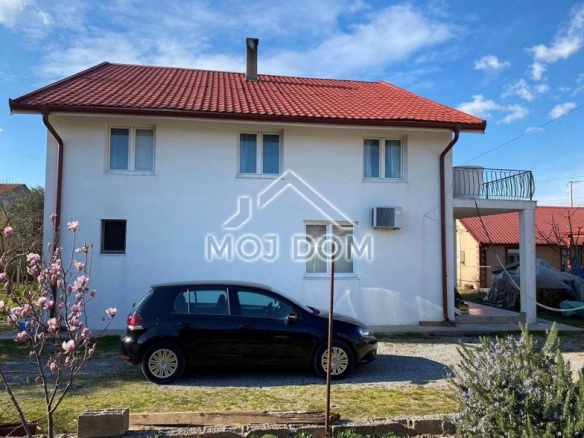 Kuća na placu od 645 m² u Zagoriču