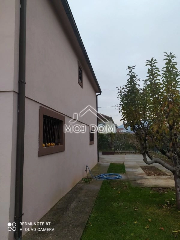 Kuca-sa-dvoristem-u-Tolosima-Podgorica-3 Kuća 191 m² – Tološi, Podgorica — fotografija 4