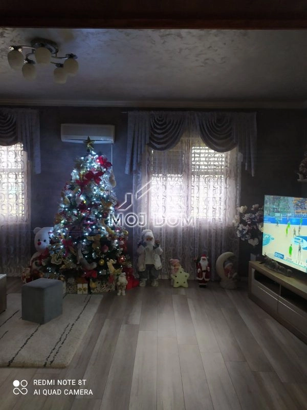 Kuca-sa-dvoristem-u-Tolosima-Podgorica-8 Kuća 191 m² – Tološi, Podgorica — fotografija 9