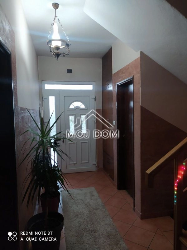 Kuca-sa-dvoristem-u-Tolosima-Podgorica-10 Kuća 191 m² – Tološi, Podgorica — fotografija 11