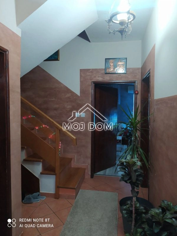 Kuca-sa-dvoristem-u-Tolosima-Podgorica-14 Kuća 191 m² – Tološi, Podgorica — fotografija 15