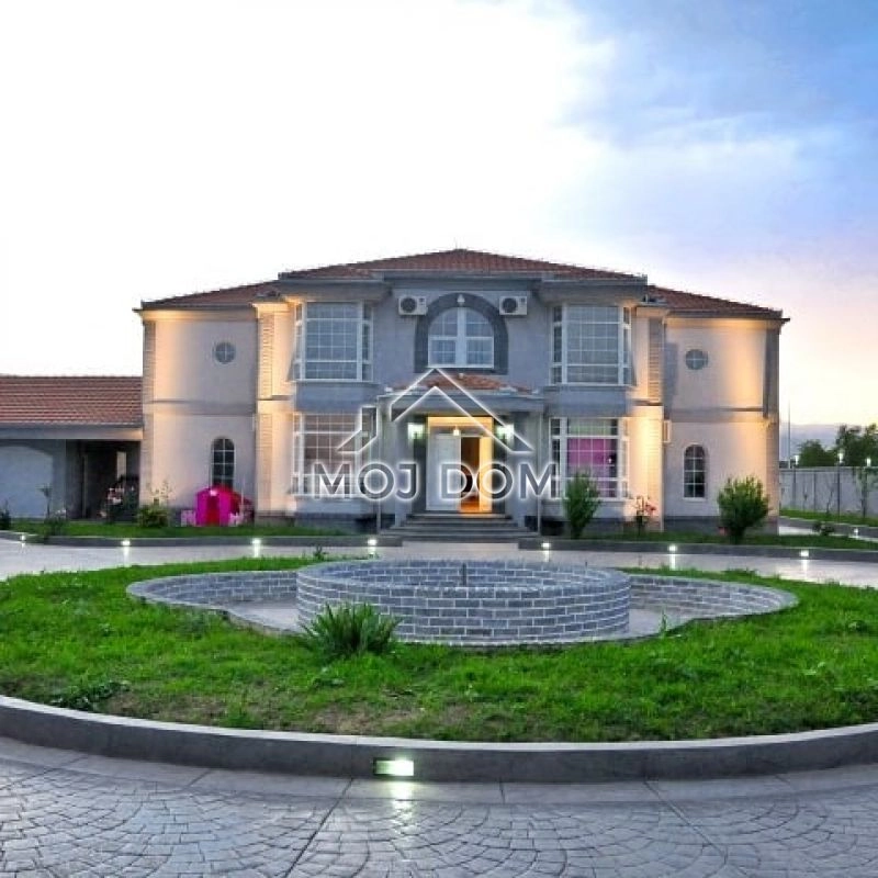 Kuca-sa-bazenom-na-placu-od-11000-m²-Danilovgrad-6 Kuća 560 m² – Danilovgrad — fotografija 7