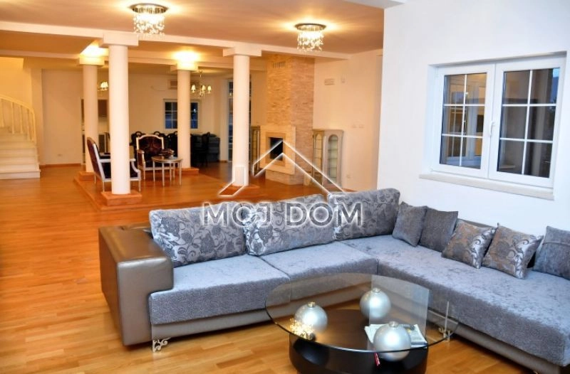 Kuca-sa-bazenom-na-placu-od-11000-m²-Danilovgrad-11 Kuća 560 m² – Danilovgrad — fotografija 12