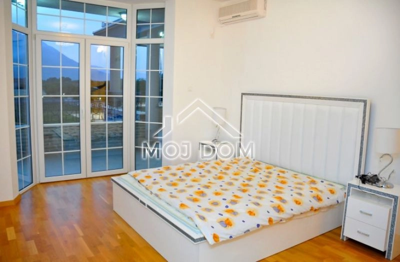 Kuca-sa-bazenom-na-placu-od-11000-m²-Danilovgrad-13 Kuća 560 m² – Danilovgrad — fotografija 14
