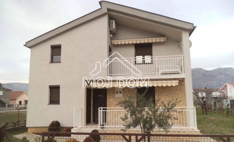 Kuca-sa-dvoristem-u-Murtovini-Podgorica Kuća sa dvorištem u Murtovini