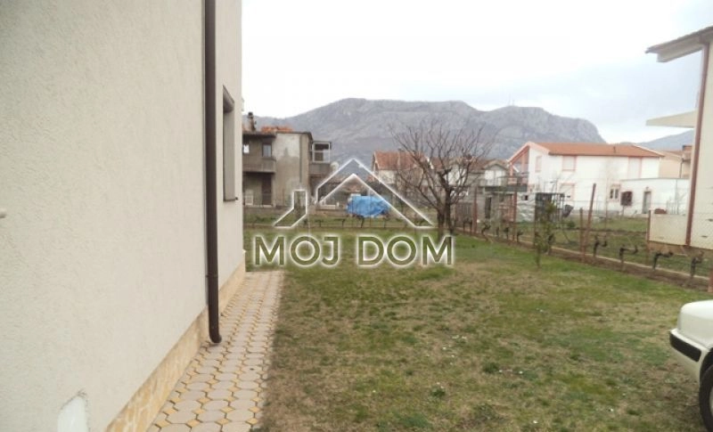 Kuca-sa-dvoristem-u-Murtovini-Podgorica-1 Kuća 160 m² – Murtovina, Podgorica — fotografija 2