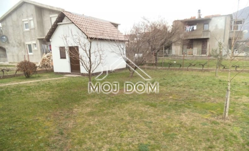 Kuca-sa-dvoristem-u-Murtovini-Podgorica-2 Kuća 160 m² – Murtovina, Podgorica — fotografija 3
