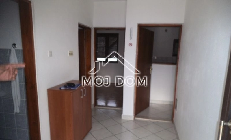 Kuca-sa-dvoristem-u-Murtovini-Podgorica-4 Kuća 160 m² – Murtovina, Podgorica — fotografija 5