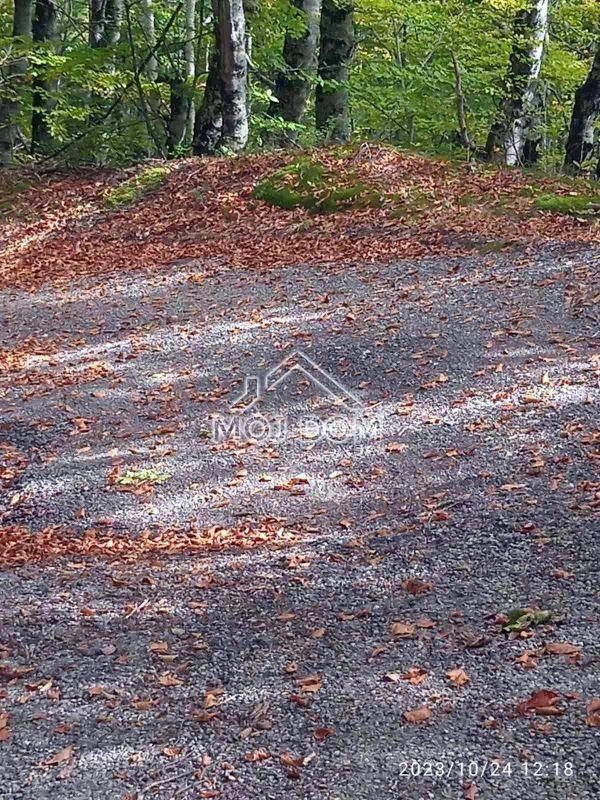 Plac-sa-kucom-tvrde-gradnje-u-Kolasinu Plac sa kućom tvrde gradnje u Kolašinu