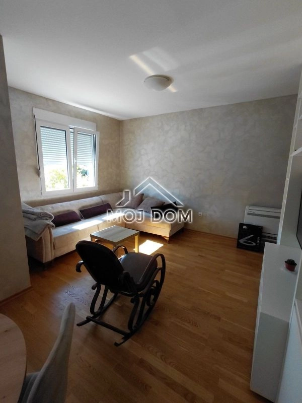 Namjesten-dvosoban-stan-u-Bloku-VI-Podgorica-1 Izdavanje: Dvosoban stan 70 m² – Blok 6, Podgorica — fotografija 2