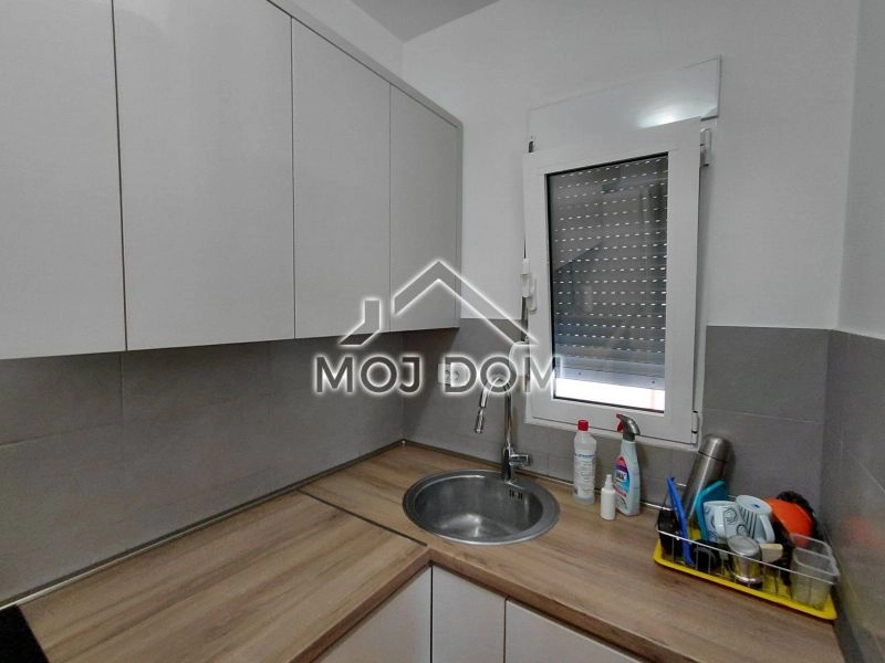 Namjesten-dvosoban-stan-u-Bloku-VI-Podgorica-5 Izdavanje: Dvosoban stan 70 m² – Blok 6, Podgorica — fotografija 6