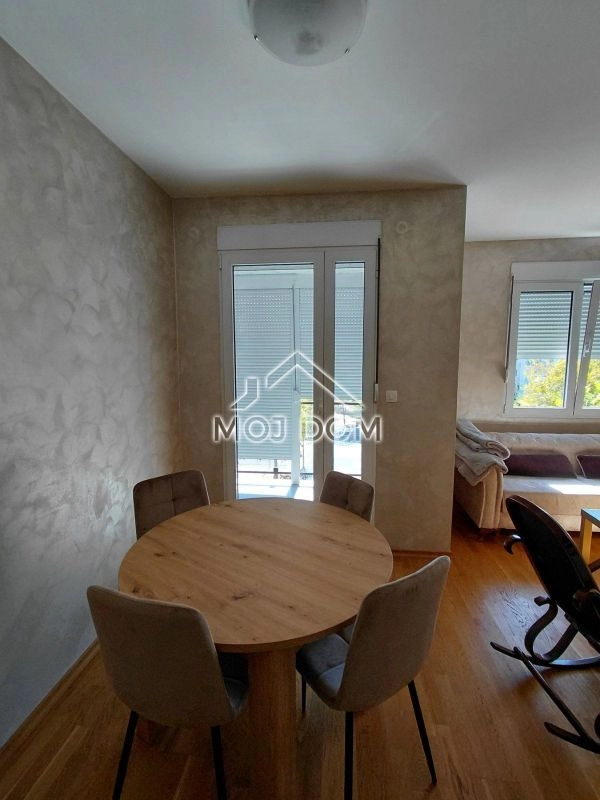 Namjesten-dvosoban-stan-u-Bloku-VI-Podgorica-6 Izdavanje: Dvosoban stan 70 m² – Blok 6, Podgorica — fotografija 7
