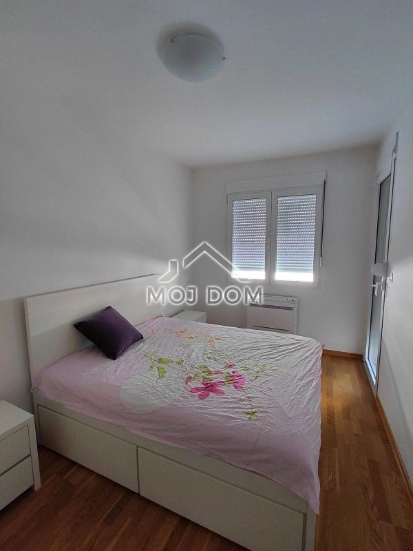 Namjesten-dvosoban-stan-u-Bloku-VI-Podgorica-9 Izdavanje: Dvosoban stan 70 m² – Blok 6, Podgorica — fotografija 10