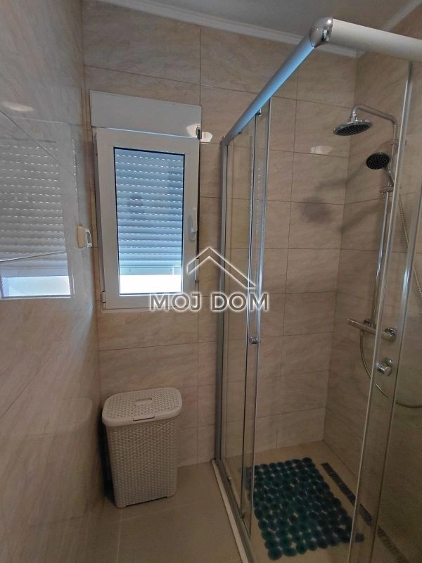Namjesten-dvosoban-stan-u-Bloku-VI-Podgorica-12 Izdavanje: Dvosoban stan 70 m² – Blok 6, Podgorica — fotografija 13