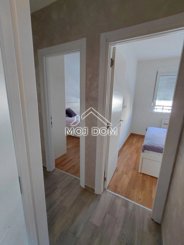 Namjesten-dvosoban-stan-u-Bloku-VI-Podgorica-16 Izdavanje: Dvosoban stan 70 m² – Blok 6, Podgorica — fotografija 17